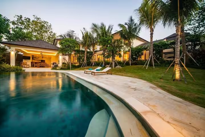 Luxury 4 Bedroom Bella Vista Villa