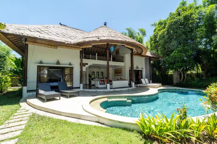 Picasso 4 bedrooms villa 10 min from Melasti beach