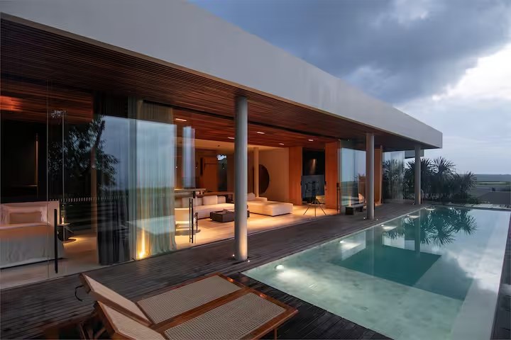 Tropical 4BR Villa · Sunset Views · Private Pool