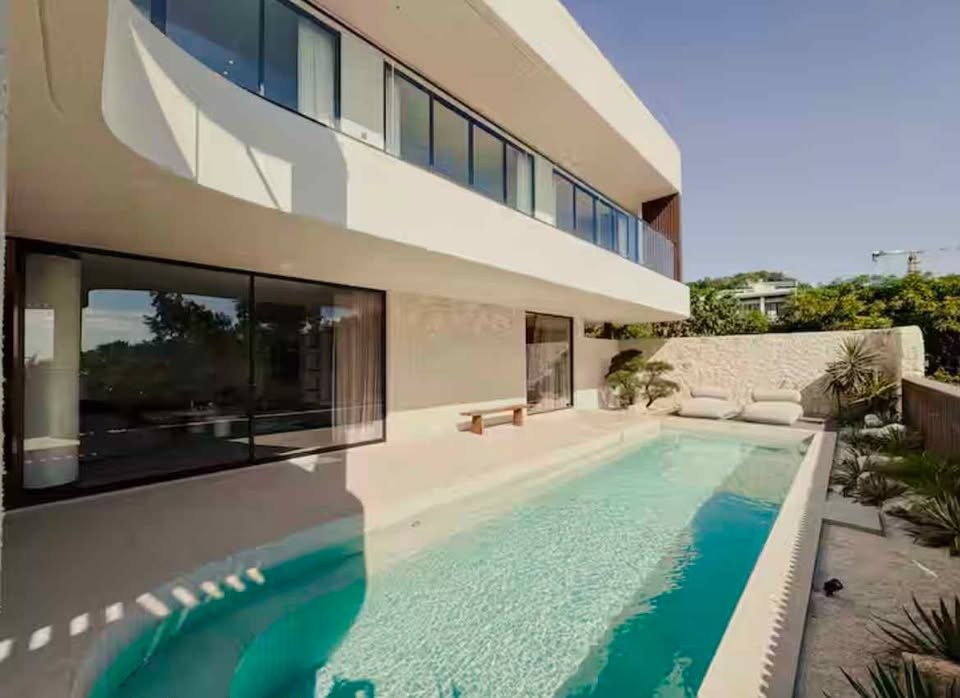 Bingin — brand-new luxury 4BR с rooftop