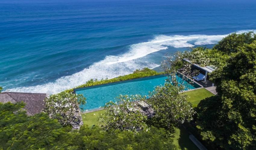 Villagetaways Uluwatu Estate — конфликт 5/8BR на прямой странице